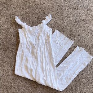 Mi Ami Francesca’s  white jumpsuit (dust on bottom) size xl